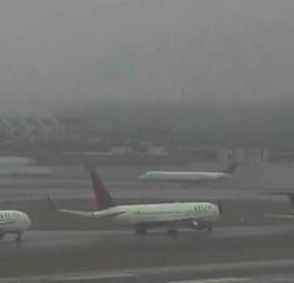 Stromausfall legt welt­größ­ten Flughafen lahm