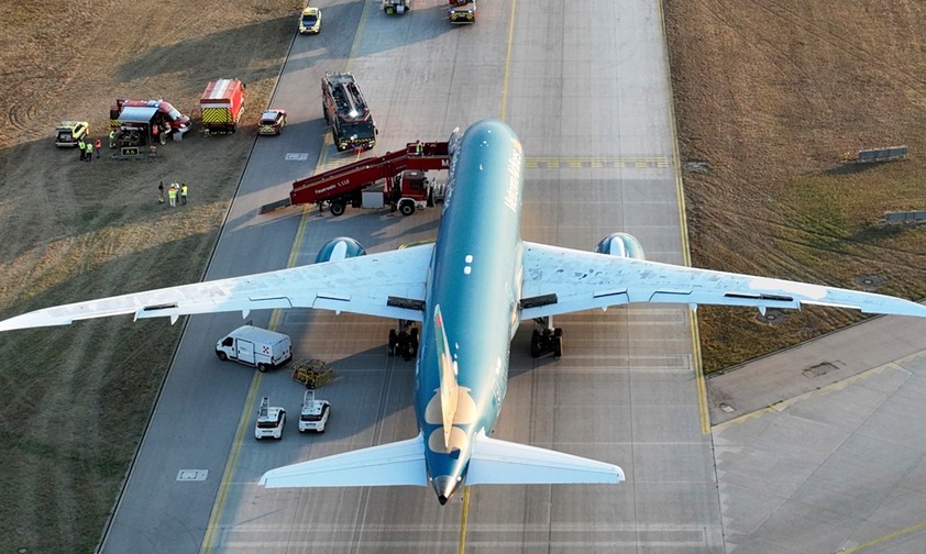 Die Boeing 787 von Vietnam Airlines nach der Landung in München: Was sorgte für die Bremsungen?