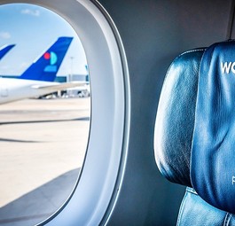 Flieger von World 2 Fly: Die Airline fliegt für Corendon von Düsseldorf nach Curação.