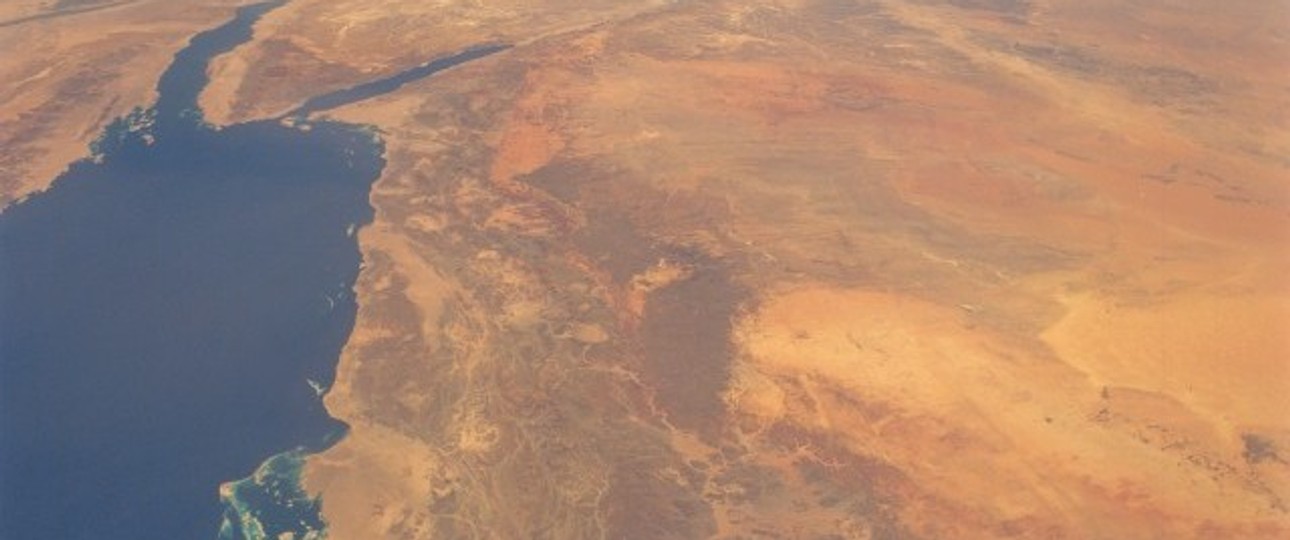 Blick aus dem All auf Saudi-Arabien: Einige Airline von Lufthansa Group fliegen weiter über das Land.