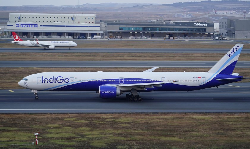 Boeing 777 von Indigo mit türkischer Kennung: Indigo hat zwei Maschinen von Turkish Airlines geleast.