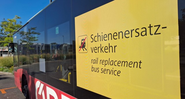 Schienenersatzverkehr: Die Schnellbahn zum Flughafen Wien fährt nicht mehr.