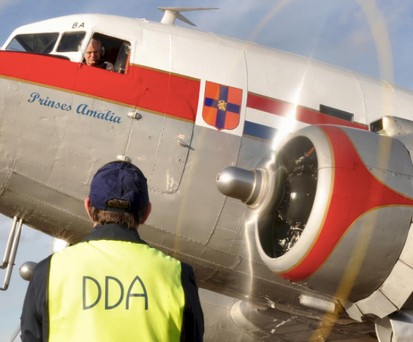 Douglas DC-3 der DDA Classic Airlines: Der Propellerflieger wurde 1944 gebaut.