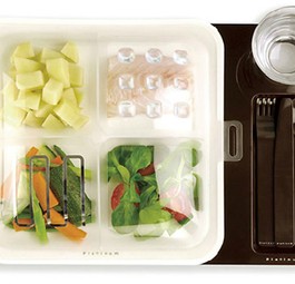 Mit etwas Glück stauben die Piloten das gute Essen der Premium-Passagiere ab.