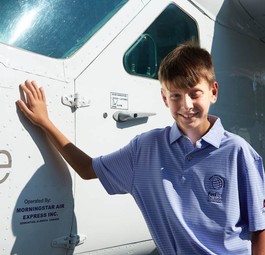 Krebspatient Reid mit "seiner" Cessna Caravan: Fedex benennt seine Frachter nach Kindern von Angestellten.