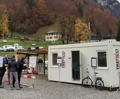 Das Check-in auf dem Parkplatz der Standseilbahn.