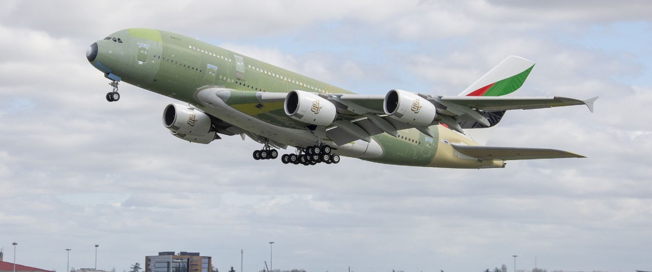 Der letzte Airbus A380 für Emirates: Die Maschine mit der Seriennummer MSN272 ist hier bei ihrem Erstflug Mitte März 2021 in Toulouse zu sehen.