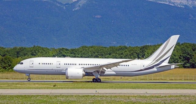 Eine Boeing 787 der koreanischen Delegation am Flughafen Genf.