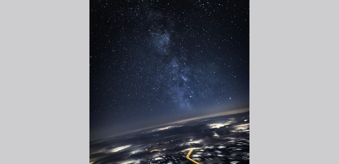 Das Cockpit ist also auch eine Sternwarte: Ein weiteres Bild der Milchstraße.