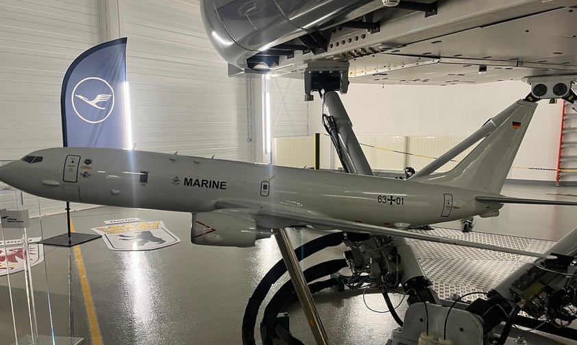 Modell der P8-A Poseidon im Lufthansa Aviation Trainingssimulator in Berlin: Die Ausbilundg der Pilotinnen und Piloten findet jetzt auch in Berlin statt.