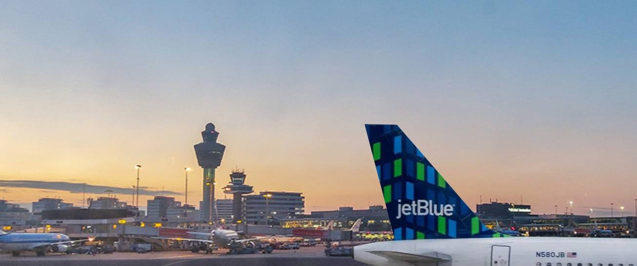 Jetblue am Flughafen Amsterdam: Die Airline will, die niederländischen Behörden wollen nicht.