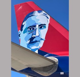 Mihajlo Idvorski Pupin ist prominent auf dem Leitwerk des zweiten Airbus A330 zu sehen.