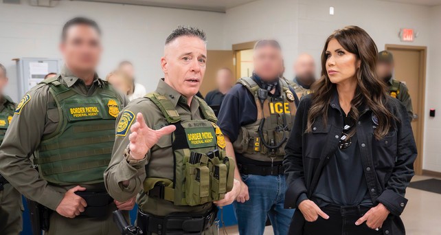 US-Heimatschutzministerin Kristi Noem mit ICE-Agenten: Es soll eine eigene Airline geben. 