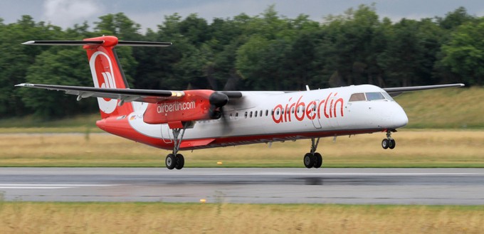 De Havilland Canada Dash 8: Im Frühjahr 2017 übernahm Air Berlin die LGW, im Herbst 2017 ging die damals zweitgrößte deutsche Fluggesellschaft pleite.