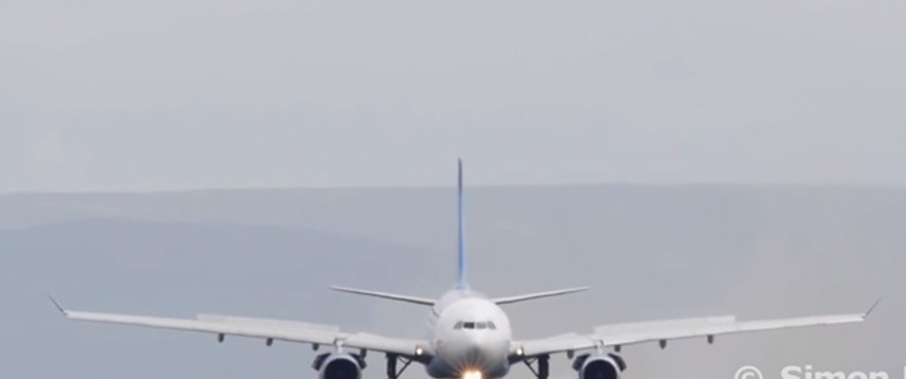 Der Jet musste mit voller Kraft bremsen.