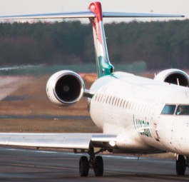 Flieger von Luxair in Berlin-Tegel: Passagierzahlen hinter Erwartungen.
