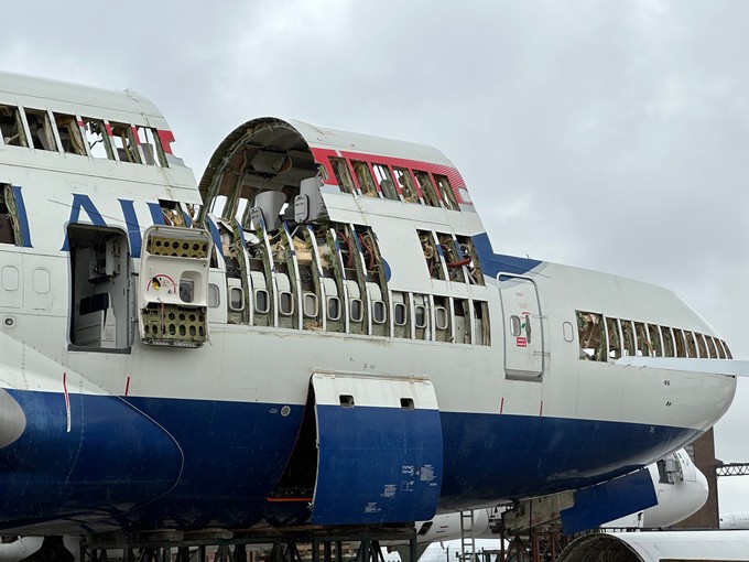 Eine Boeing 747 von British Airways wird ausgeweidet.