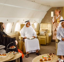 Der Service an Bord beinhaltet auch Essen – entweder das klassische Emirates-Menü oder ein selbst zusammen gestelltes.