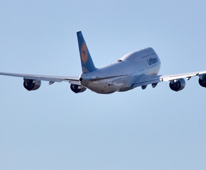 Lufthansas Boeing 747-8 mit dem Kennzeichen D-ABYO (Archivbild): Sitzt aktuell in Brazzaville fest.