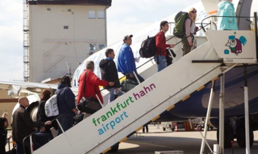 Passagiere in Frankfurt Hahn: Wie lange der Betrieb noch laufen kann, ist unklar.