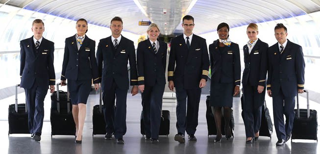 Ende 2017 werden damit alle fliegenden Mitarbeiter des Thomas-Cook-Konzerns die neuen Kleider tragen.