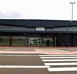 Der Flughafengebäude von Huesca: DIe Hallen bleiben leer.