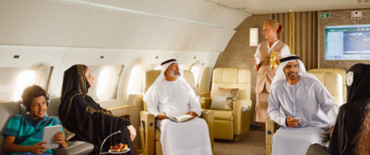 Der Service an Bord beinhaltet auch Essen – entweder das klassische Emirates-Menü oder ein selbst zusammen gestelltes.