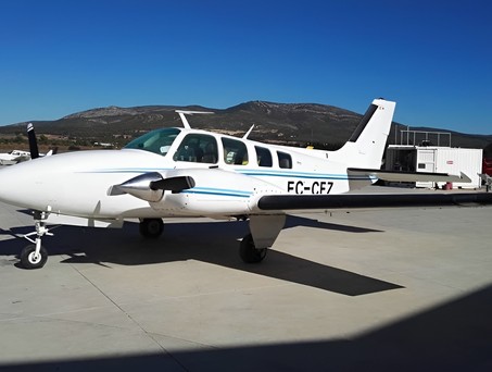 Beechcraft 58 Baron von Euroairlines: Mitte zum Zweck.