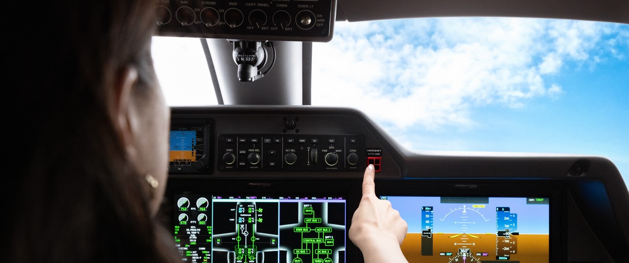 Cockoit der Phenom 300EV: Embraer rüstet das Flugzeug mit Autoland aus.