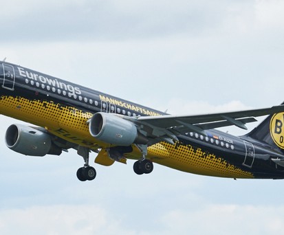 Ein Bild der D-AIZR aus dem Juli 2016: Kurz zuvor hatte sie das BVB-Design erhalten.