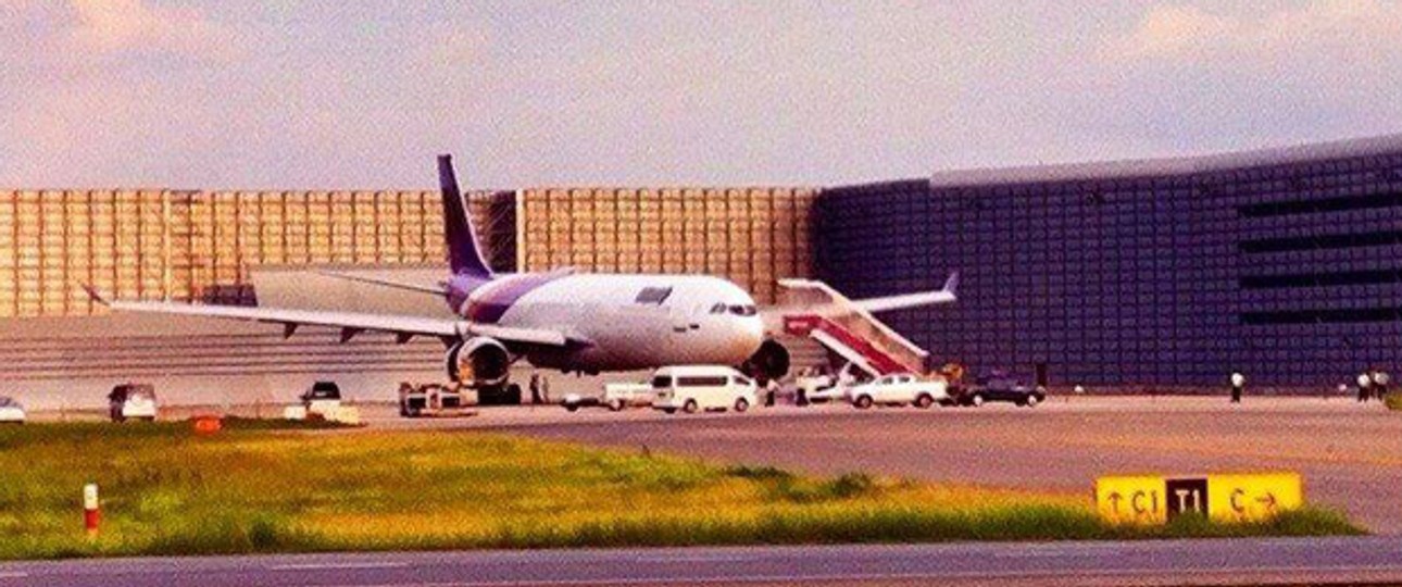 Der verunglückte Airbus A330 von Thai Airways: Die Maschine ist weg von der Piste.