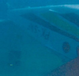 PC-6 unter Wasser: Bis zum Erscheinen des Zwischenberichts wurde das Flugzeug nicht an Land geholt.