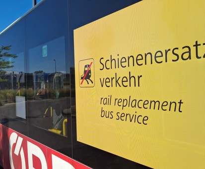 Schienenersatzverkehr: Die Schnellbahn zum Flughafen Wien fährt nicht mehr.