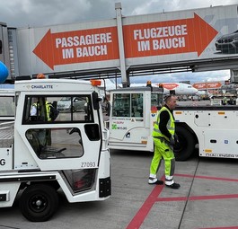 Ein elektrisches Zug- und Pushbackfahrzeug  BER: Wisag will den Fuhrpark bis 2030 umstellen.
