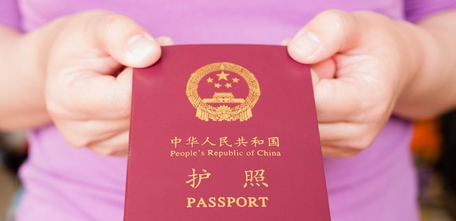 Chinesischer Reisepass: Air Canada lotste eine Maschine aus Peking aus Versehen ins falsche Terminal.