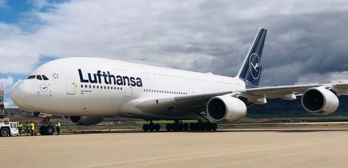 Kurz zuvor schickte Lufthansa mit der D-AIMG (hier zu sehen) und der D-AIMF die ersten zwei A380 auf den Abstellflughafen in Ostspanien.