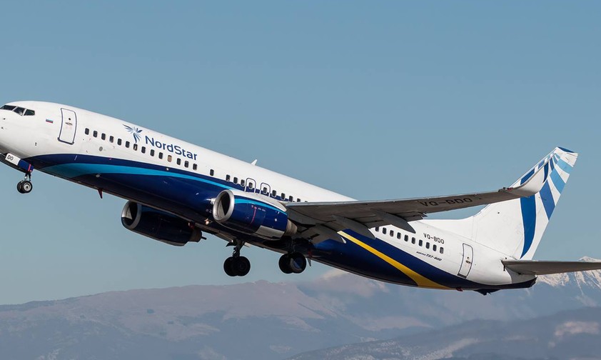 Eine Boeing 737-800 von Nordstar: Airline-Chef warnt vor zu hohen Schulden.