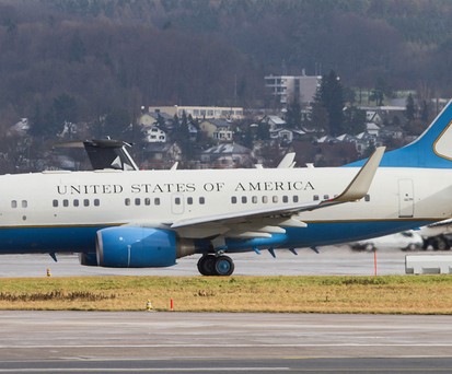 Boeing C-40 der US Air Force: Reist der ukrainische Präsident mit der Maschine mit dem kennzeichen 10-0041?