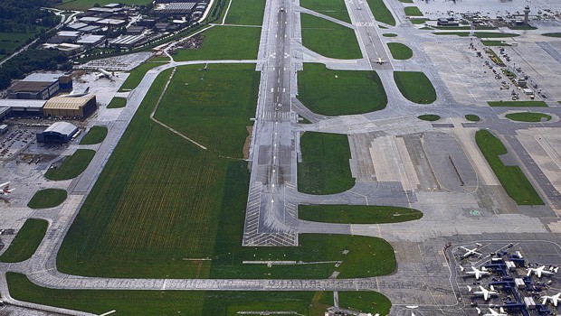 Piste in Gatwick: Eine zweite soll her.