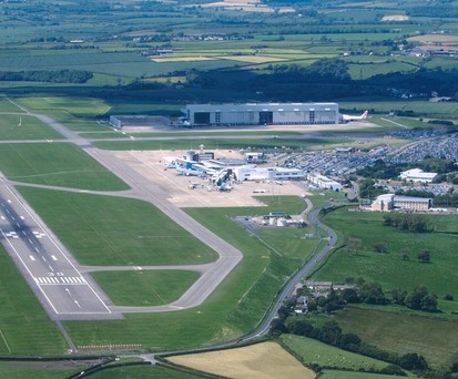 Cardiff Airport aua der Luft: Die Regierung will die Passagierzahlen deutlich ausbauen.