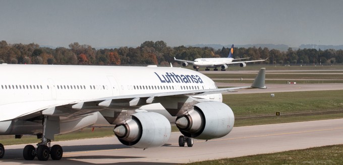 Airbus A340-600 von Lufthansa: Die größeren und moderneren Vierstrahler sind mit einem Durchschnittsalter von etwa 14 Jahren jünger als die A340-300. Wegen ihrer vier Triebwerke gelten sie jedoch auch als Spritfresser.
