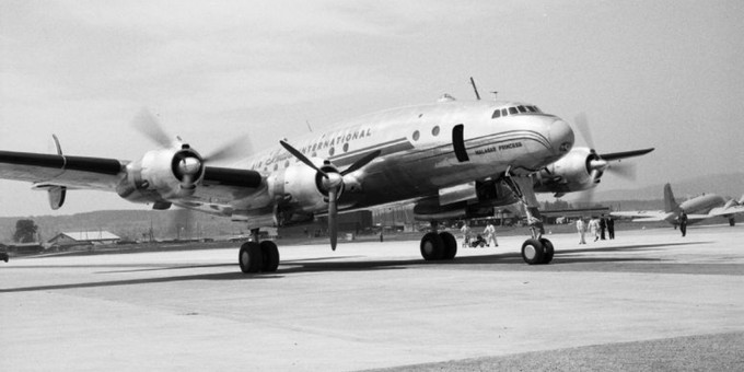 ... Flugzeug, die L-749 mit dem Kennzeichen VT-CQP, hier zu sehen 1949 in Zürich, ...