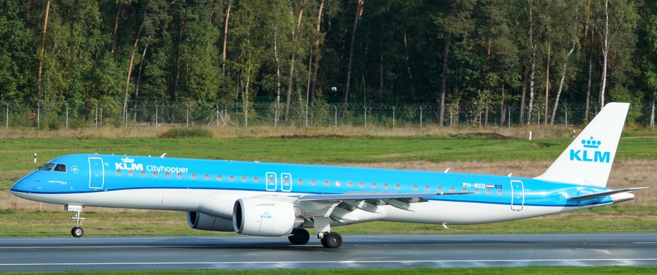 Eine Embraer E195-E2 von KLM am Flughafen Nürnberg: Die Niederländer verbinden Nürnberg mit Amsterdam bis zu viermal am Tag.