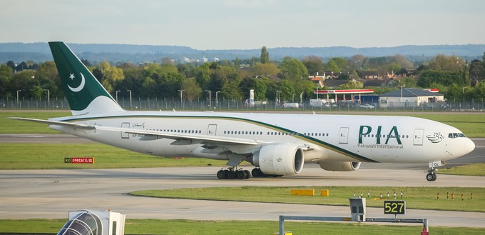 Pakistan International Airlines, kurz PIA, war 2006 Erstkundin des neuen Ultralangstreckenflugzeuges.