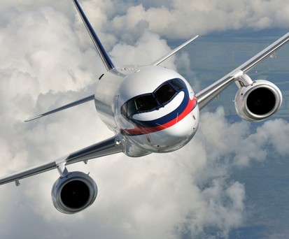 Der Superjet ist keine Neuentwicklung, aber er soll sich zu einem russischeren Flieger wandeln - unter anderem mit dem Triebwerk PD-8, das ebenso wie das größere PD-35 auf der Basis des PD-14 entsteht. Die Regierung will den Anteil russischer Komponenten am Superjet auf 50 bis 60 Prozent erhöhen.
