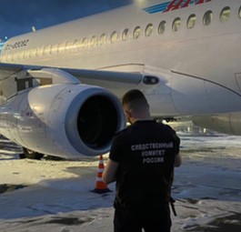 Feuerwehr setzt Superjet unter Wasser, der gar nicht brennt