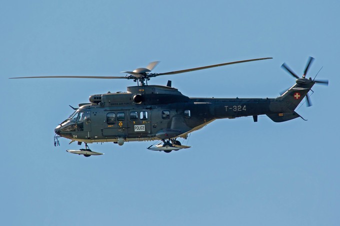 Auch Hubschrauber der Sicherheitskräfte wie dieser Eurocopter As 332 M1 Super Puma der Schweizer Luftwaffe waren im Einsatz.