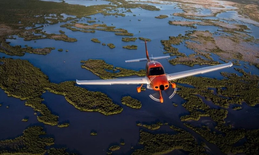 Cirrus Sr22 im Flug: Der Hersteller hat Updates vorgestellt.