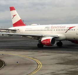 Flugzeug von Austrian Airlines: Die Fluglinie will ihr Drehkreuz verteidigen.