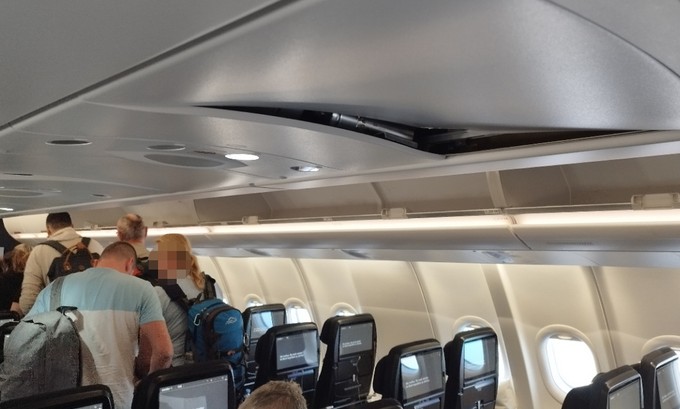 Die Innenverkleidung des Fliegers wurde bei den Turbulenzen beschädigt.